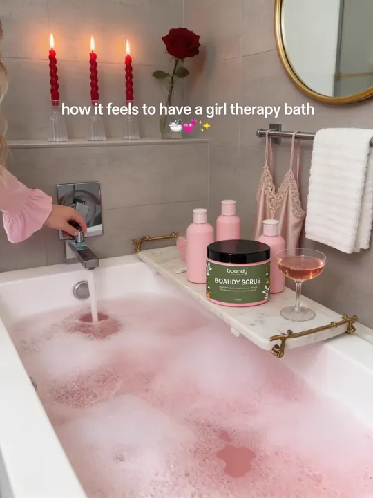 A pink bath with BOAHDY on the tray